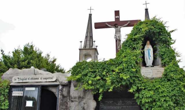 Caverne, guglie e silenzio: a Noicattaro c' una Grotta della Madonna di Lourdes